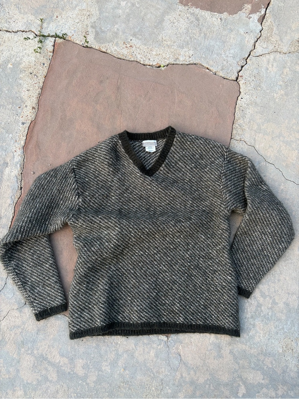 Coldwater Creek Men's V-Neck Heathered Black & Cream Sweater
